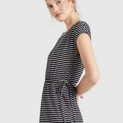 Billig 😀 Khujo CRISTELLA - Maxikleid - Schwarz-weiß Gestreift, Damen ⌛ -Khujo Verkaufsladen 253c85494bf6417681d2faa808306d9c