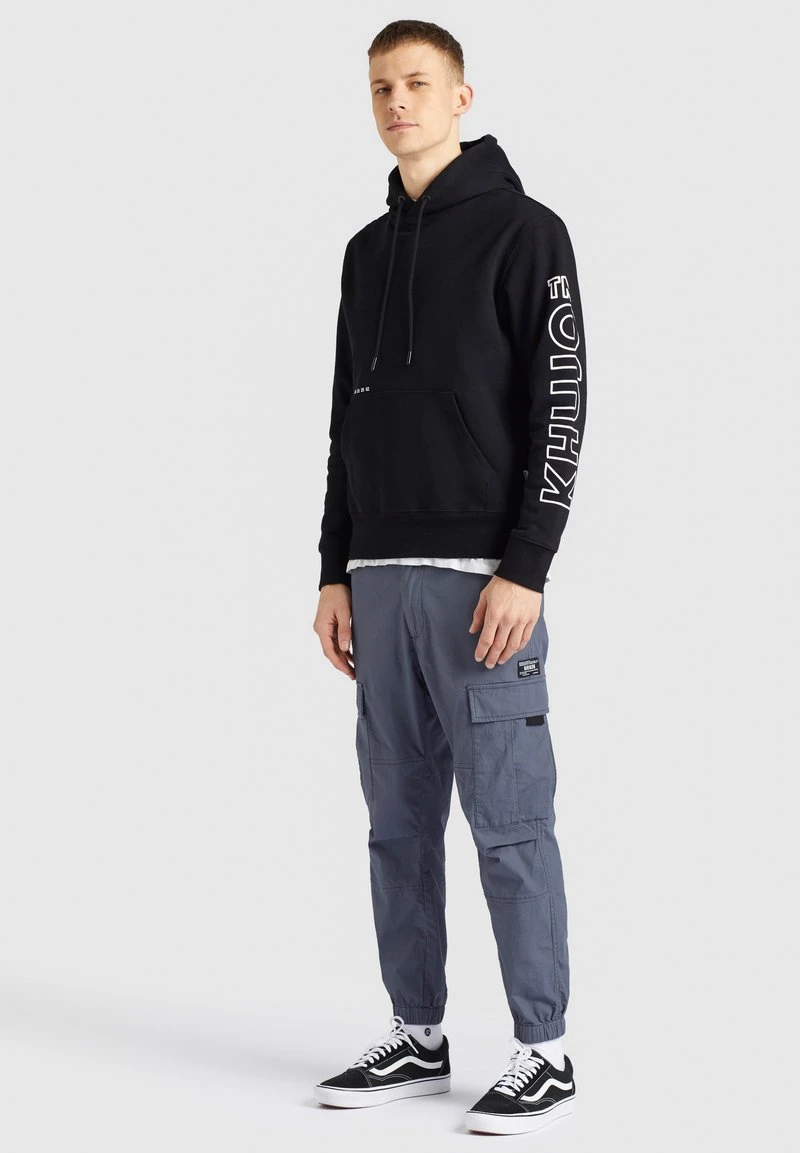 Rabatt ✔️ Khujo RODNEY - LOGO - Kapuzenpullover - Black, Herren 👍 5 Rabatt ✔️ Khujo RODNEY - LOGO - Kapuzenpullover - Black, Herren 👍 – Bild 5